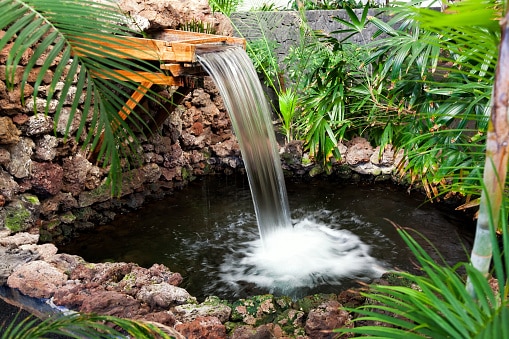 une cascade de bassin facile à réaliser