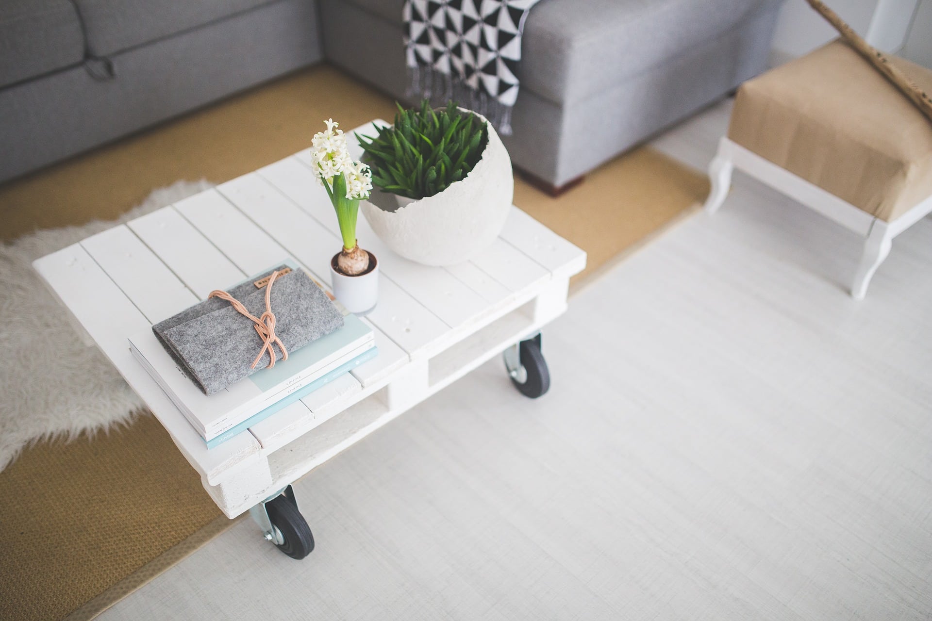 table basse blanche et bois - IMG de garde