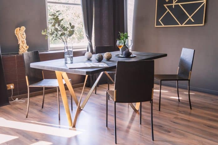 Table et chaise de salle à manger en bois