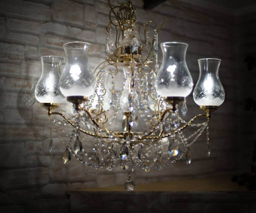 Lustre moderne en cristal pour décoration intérieure élégante