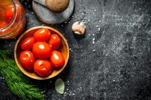 Tomates dans l'assiette