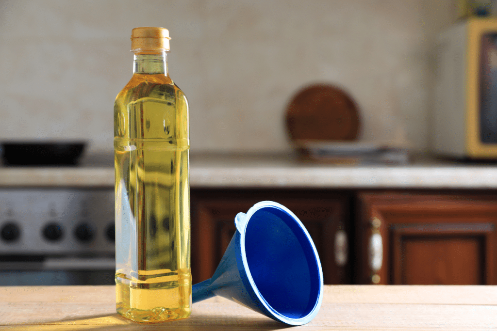 Vous allez enfin savoir comment recycler votre huile de friture.