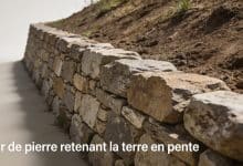 Mur de pierre retenant la terre en pente
