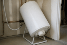 Chauffe-eau sur pied incline vers l'avant position basse